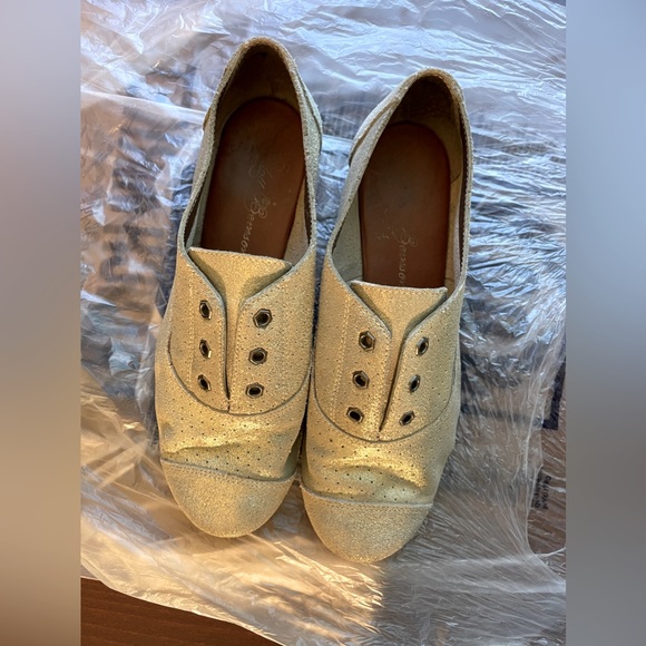 Matt Bernson Shimmery Gold Oxfords US6 - Picture 3 of 7